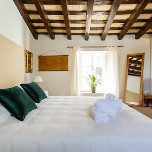 loft-cathedral-surthy-apartments.hotelsincadiz.net/